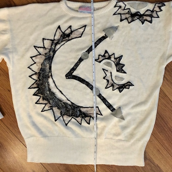 Vintage fabulous distressed pullover with black and silver appliqués - Picture 4 of 15